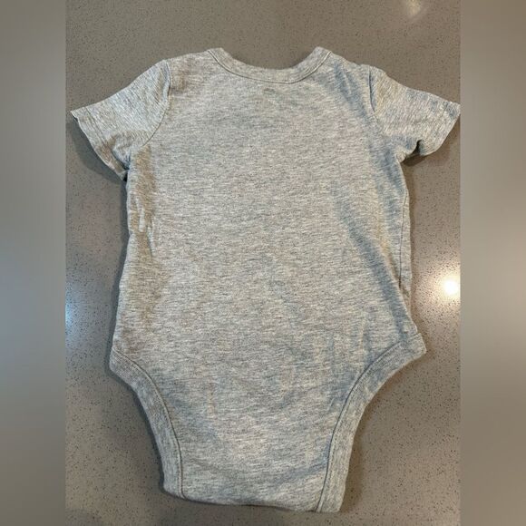 Bundle: Set of three short sleeve onesies from baby gap Sized 3-6 / 6-12 month - Picture 7 of 7